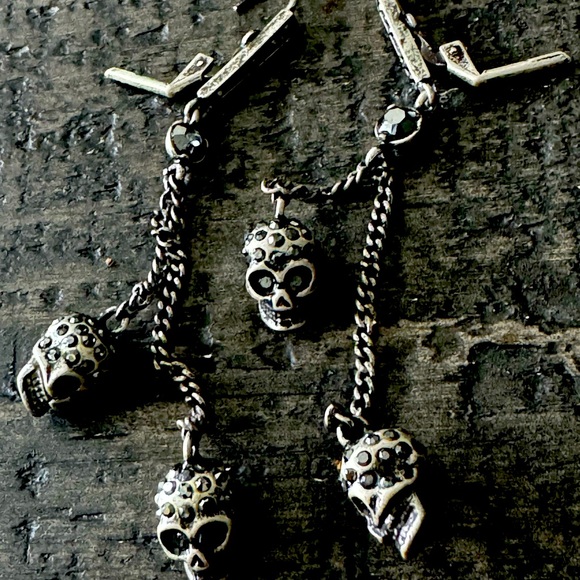 Bohemian style dangle drop sculls earrings in aged tone metal with rhinestones - Picture 2 of 7